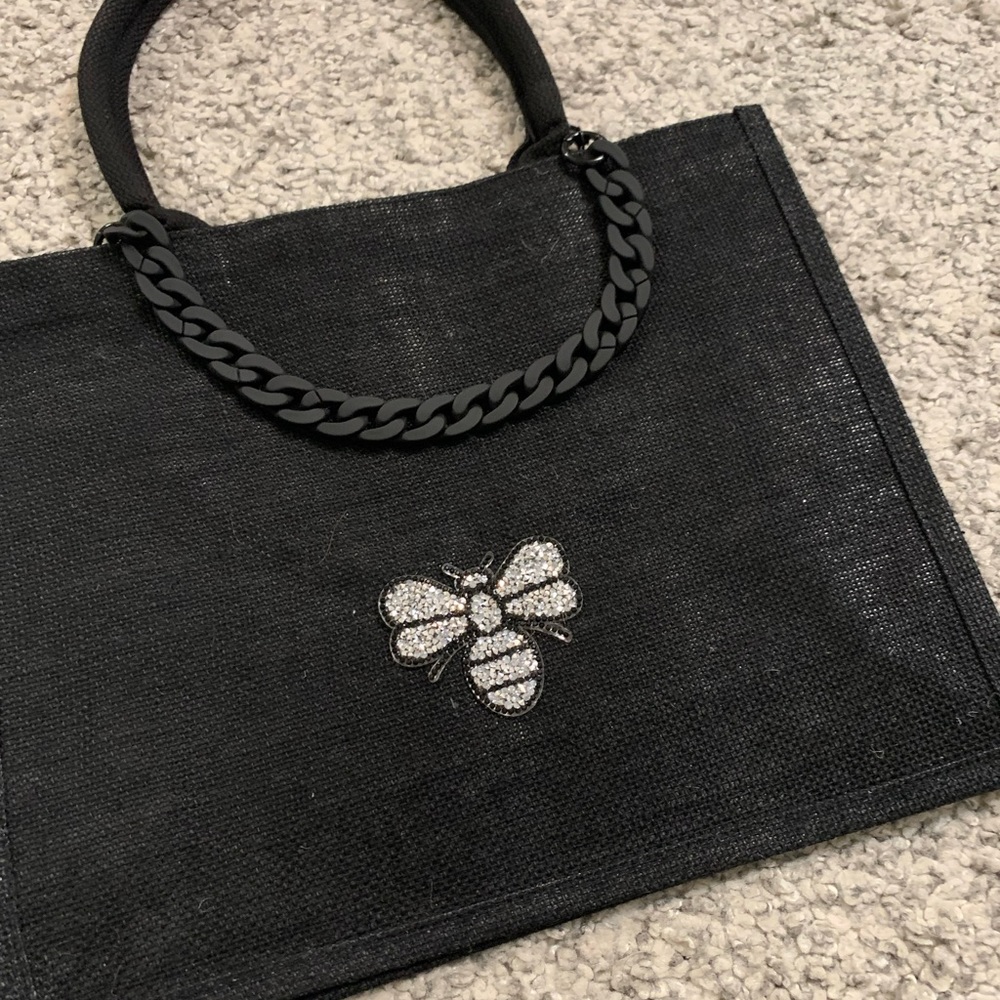 Black chain silver bee